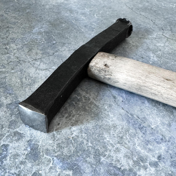 Hand-forged 9.5oz fine smithing hammer