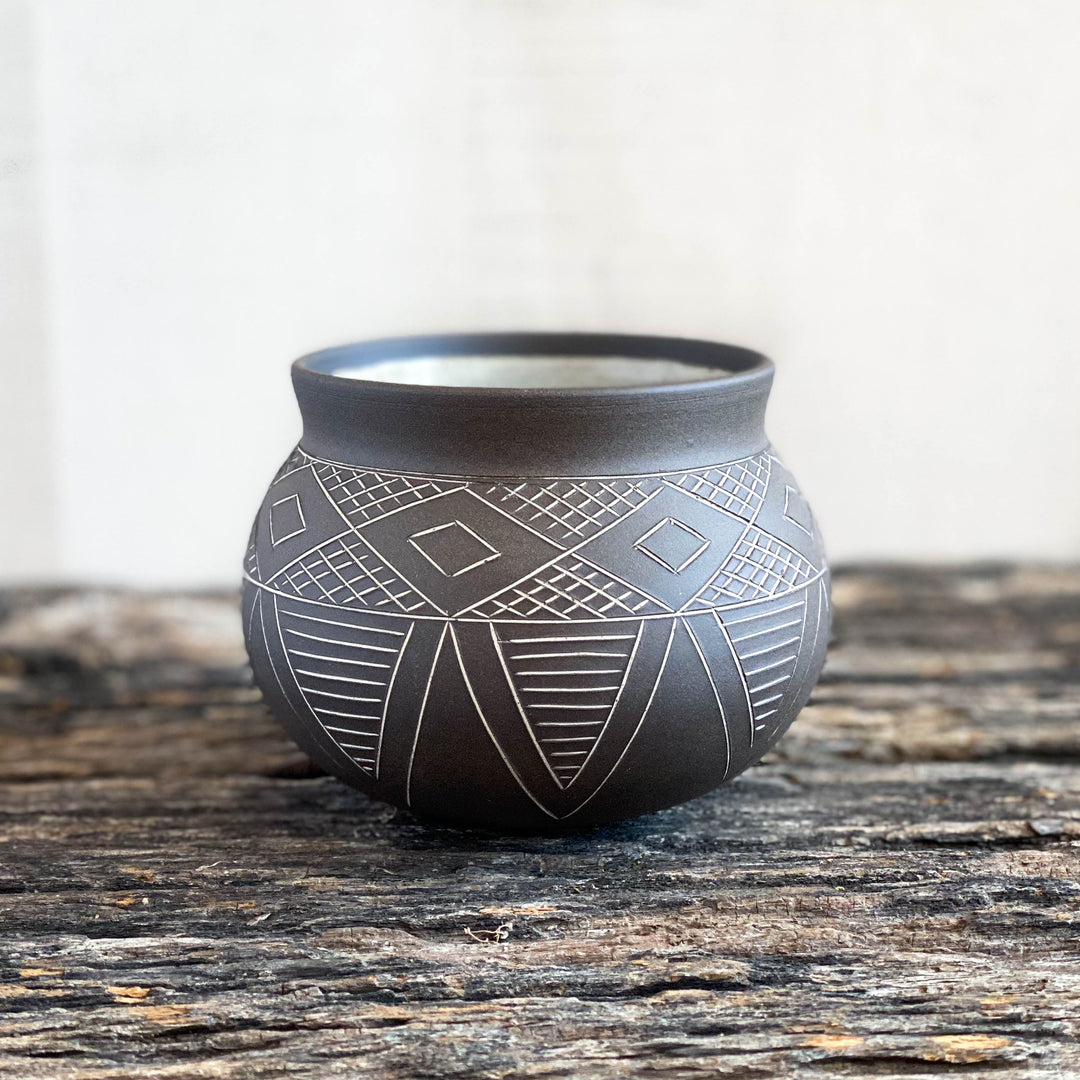 Small Diamond Crosshatch Globe Cup